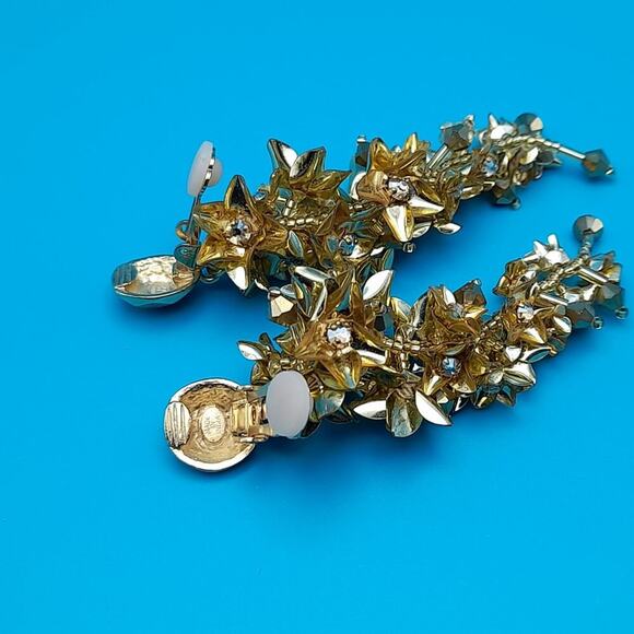 Oscar de la Renta Flower Vine Clip-On Earrings - Picture 6 of 10